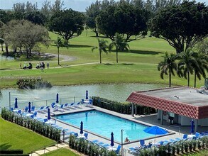 671 S Hollybrook Dr in Pembroke Pines, FL - Building Photo - Building Photo