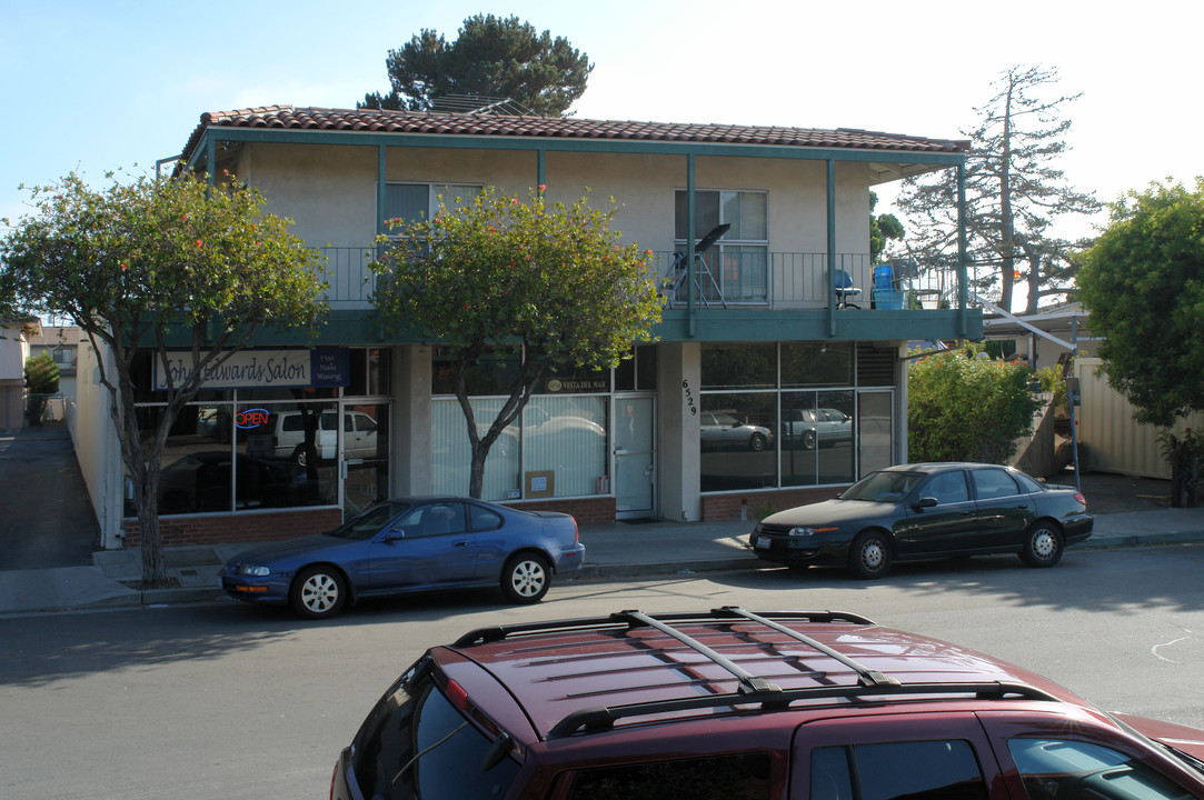 6529 Trigo Rd in Goleta, CA - Building Photo