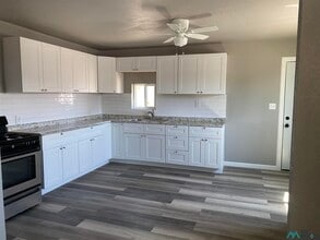 1002 W Ray Ave in Artesia, NM - Building Photo - Building Photo