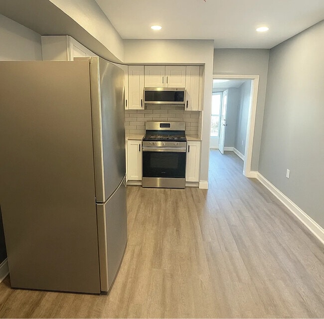 409 Jefferson Ave in Bristol, PA - Foto de edificio - Building Photo