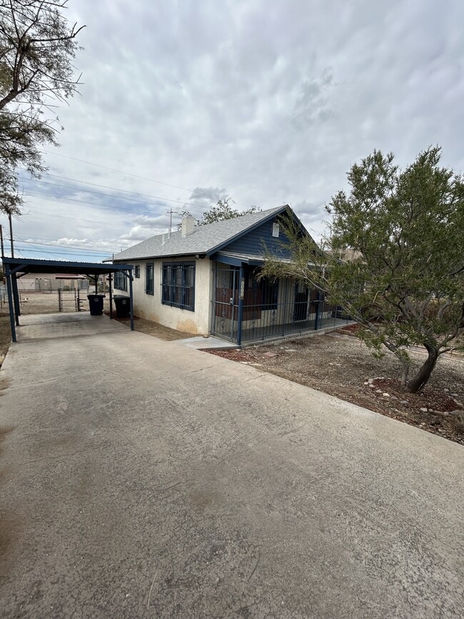1311 Edith Blvd SE in Albuquerque, NM - Foto de edificio - Building Photo