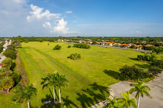 Via Coconut Urban Place in Estero, FL - Foto de edificio - Building Photo