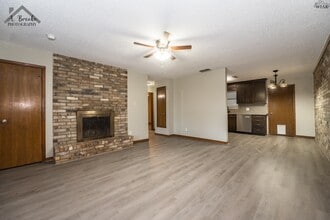 1207 N Pacific Ave in Iowa Park, TX - Building Photo - Building Photo