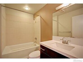 2042 14th Ave W in Seattle, WA - Building Photo - Building Photo