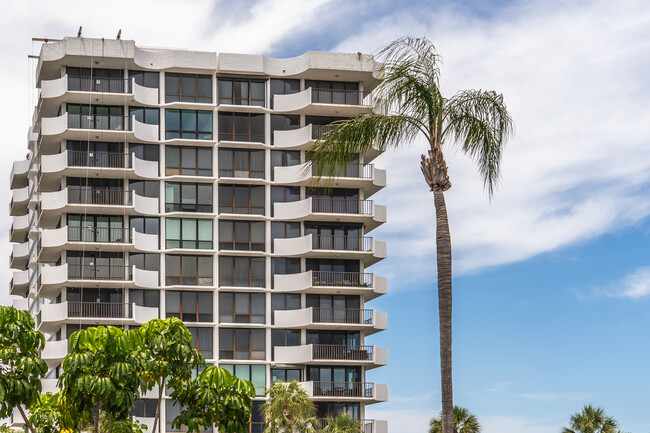 Prelude 80 Condominium in Clearwater, FL - Foto de edificio - Building Photo