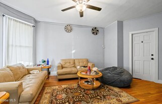 569 Washington Ave in Albany, NY - Building Photo