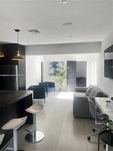 15 NW 52nd St in Miami, FL - Building Photo - Building Photo