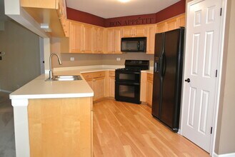 129 Barton Cir in Schaumburg, IL - Building Photo - Building Photo