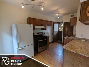 3713 N Sheffield Ave, Unit 302 in Chicago, IL - Building Photo - Building Photo