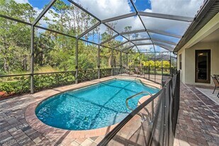 9387 Vercelli Ct in Naples, FL - Building Photo