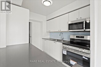 7555 Goreway Dr in Mississauga, ON - Building Photo - Building Photo