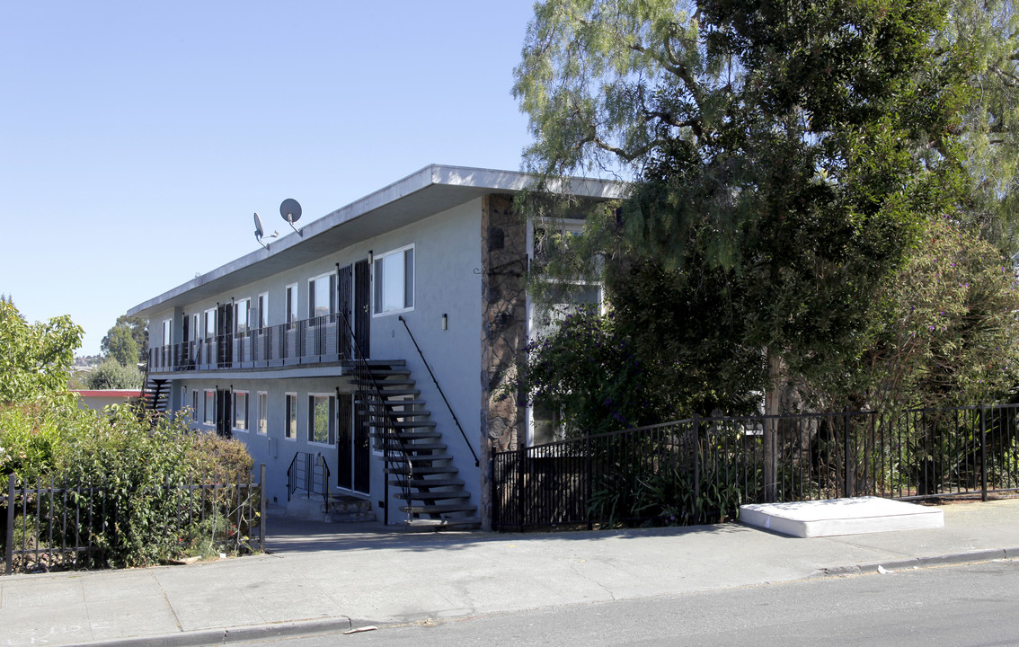 3156 Coolidge Ave in Oakland, CA - Building Photo