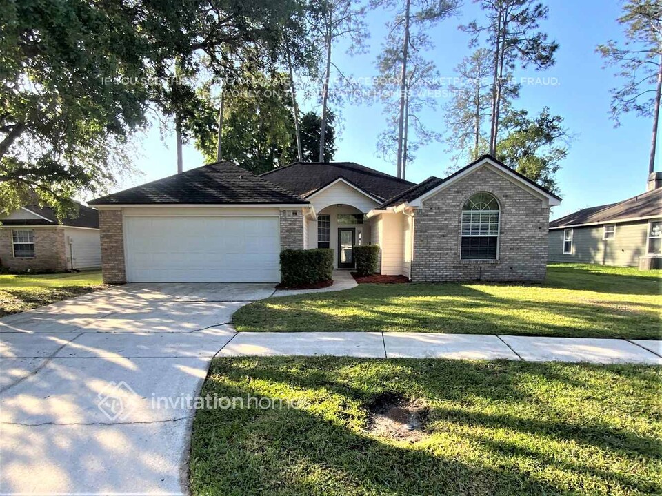 2033 Water Crest Dr in Orange Park, FL - Foto de edificio