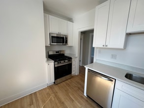 4900 N Saint Louis Ave, Unit 3W in Chicago, IL - Building Photo - Building Photo