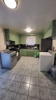 16418 Halldale Ave, Unit 2 in Gardena, CA - Building Photo