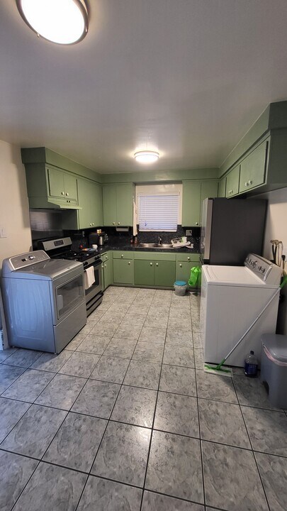 16418 Halldale Ave, Unit 2 in Gardena, CA - Building Photo