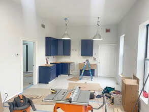 646 N Damen Ave, Unit 2R in Chicago, IL - Building Photo - Building Photo