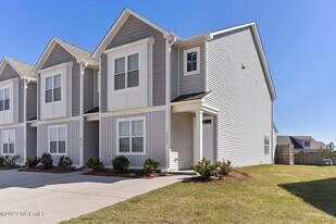 8223 Paramount Point in Winnabow, NC - Building Photo