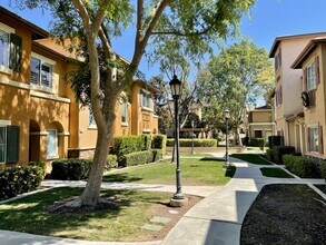 26331 Arboretum Way in Murrieta, CA - Foto de edificio - Building Photo