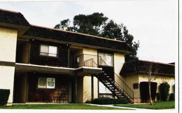 333 W Mountain View Ave in Glendora, CA - Building Photo