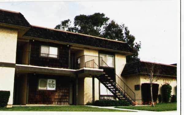 333 W Mountain View Ave in Glendora, CA - Foto de edificio