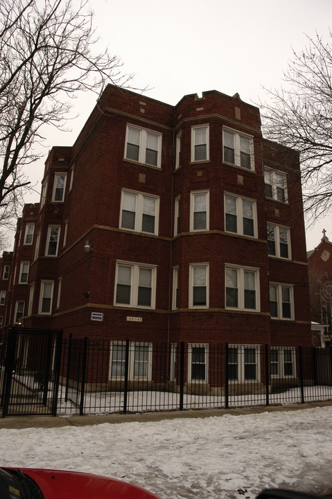 1641-1643 W Lunt Ave in Chicago, IL - Foto de edificio