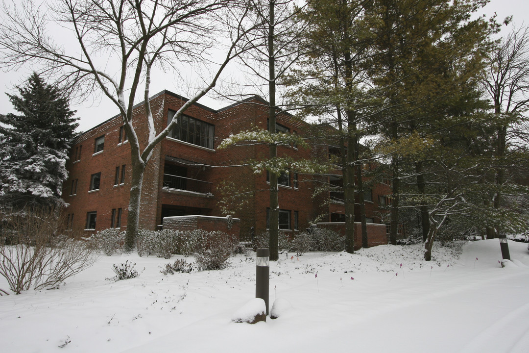 85 E Laurel Ave in Lake Forest, IL - Foto de edificio