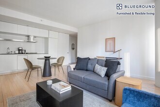 70 W 45th St in New York, NY - Building Photo - Building Photo