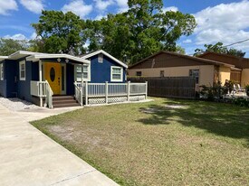 2012 E Idlewild Ave in Tampa, FL - Building Photo