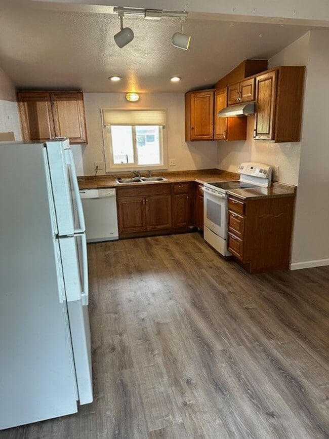 property at 905 Lapham Dr