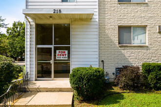 218 S Bassett St in Madison, WI - Foto de edificio - Building Photo