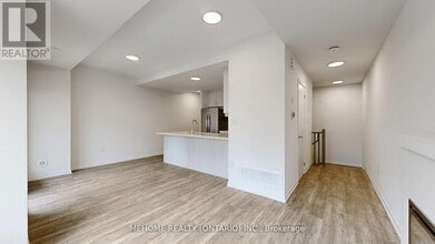 208 Matawin Ln in Richmond Hill, ON - Building Photo - Building Photo