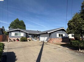 1004 Almond St in Antioch, CA - Building Photo