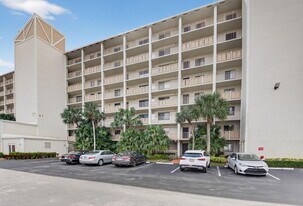 14475 Strathmore Ln in Delray Beach, FL - Building Photo