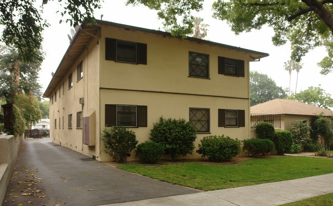 160 Sierra Bonita Ave in Pasadena, CA - Foto de edificio - Building Photo