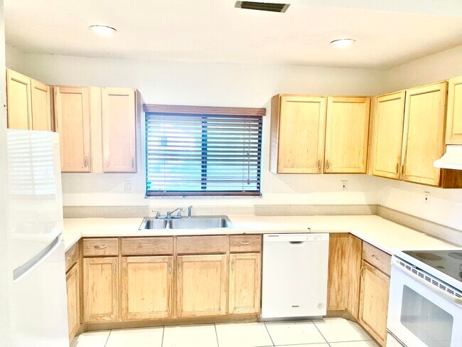 1647 Cabot Ln-Unit -A10 in Wellington, FL - Building Photo - Building Photo