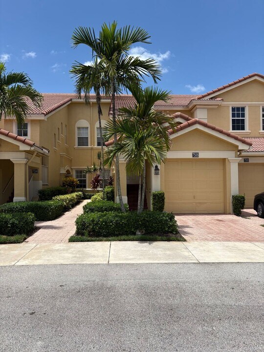 7506 SW Herrington Ln in Stuart, FL - Building Photo