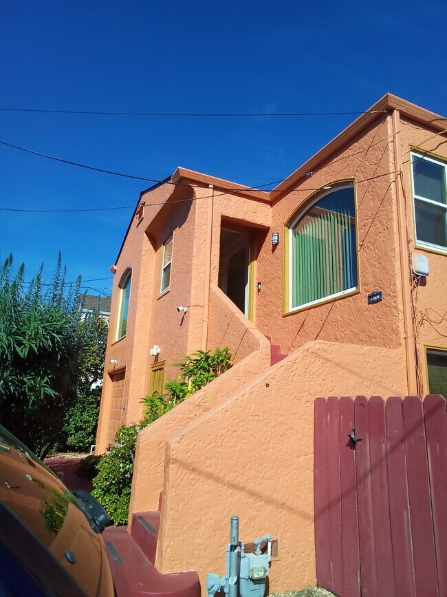 1426 Amador St in Vallejo, CA - Foto de edificio - Building Photo