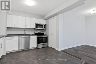 200 Bay St in Ottawa, ON - Building Photo - Building Photo