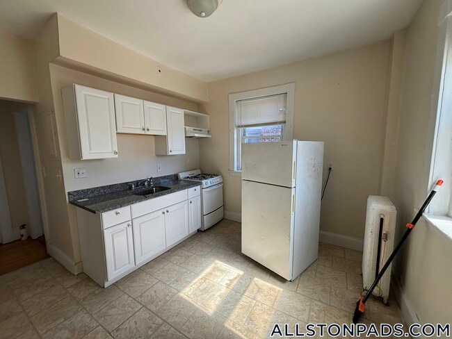 215 Harvard Ave, Unit 12