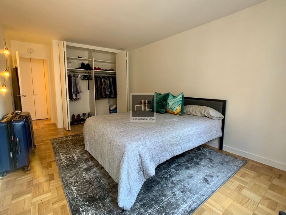 EAST 49 STREET in New York, NY - Foto de edificio