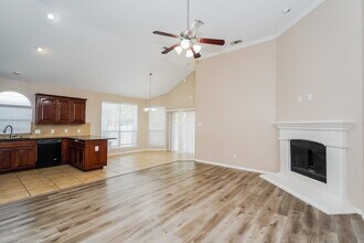 6137 Kristen Dr in Fort Worth, TX - Foto de edificio - Building Photo