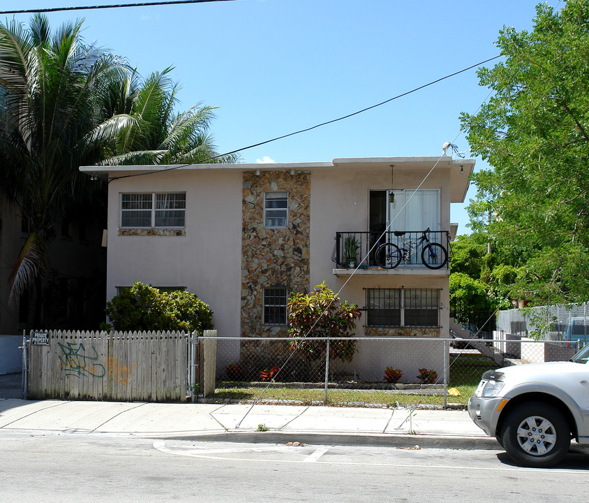 528 SW 1st St in Miami, FL - Building Photo