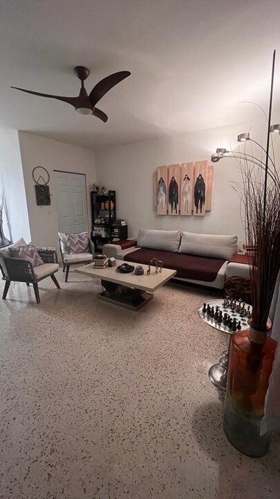 7135 Rue Granville in Miami Beach, FL - Foto de edificio