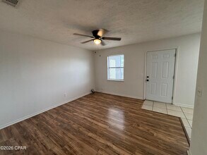 2409 E 10th St in Panama City, FL - Foto de edificio - Building Photo