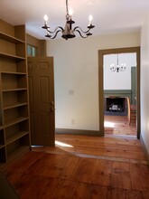 121 Pleasant St, Unit Main House in Middleboro, MA - Foto de edificio - Building Photo