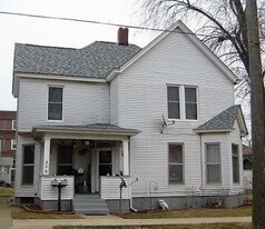 206 S Monroe St, Unit 206 Upper in Clinton, IL - Building Photo