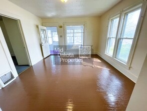 509 E 1st Ave in Mitchell, SD - Building Photo - Building Photo