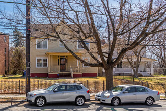 2405 Alabama Ave SE in Washington, DC - Foto de edificio - Building Photo