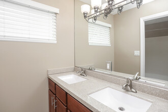 Townhomes at Fall Creek Place in Indianapolis, IN - Building Photo - Interior Photo